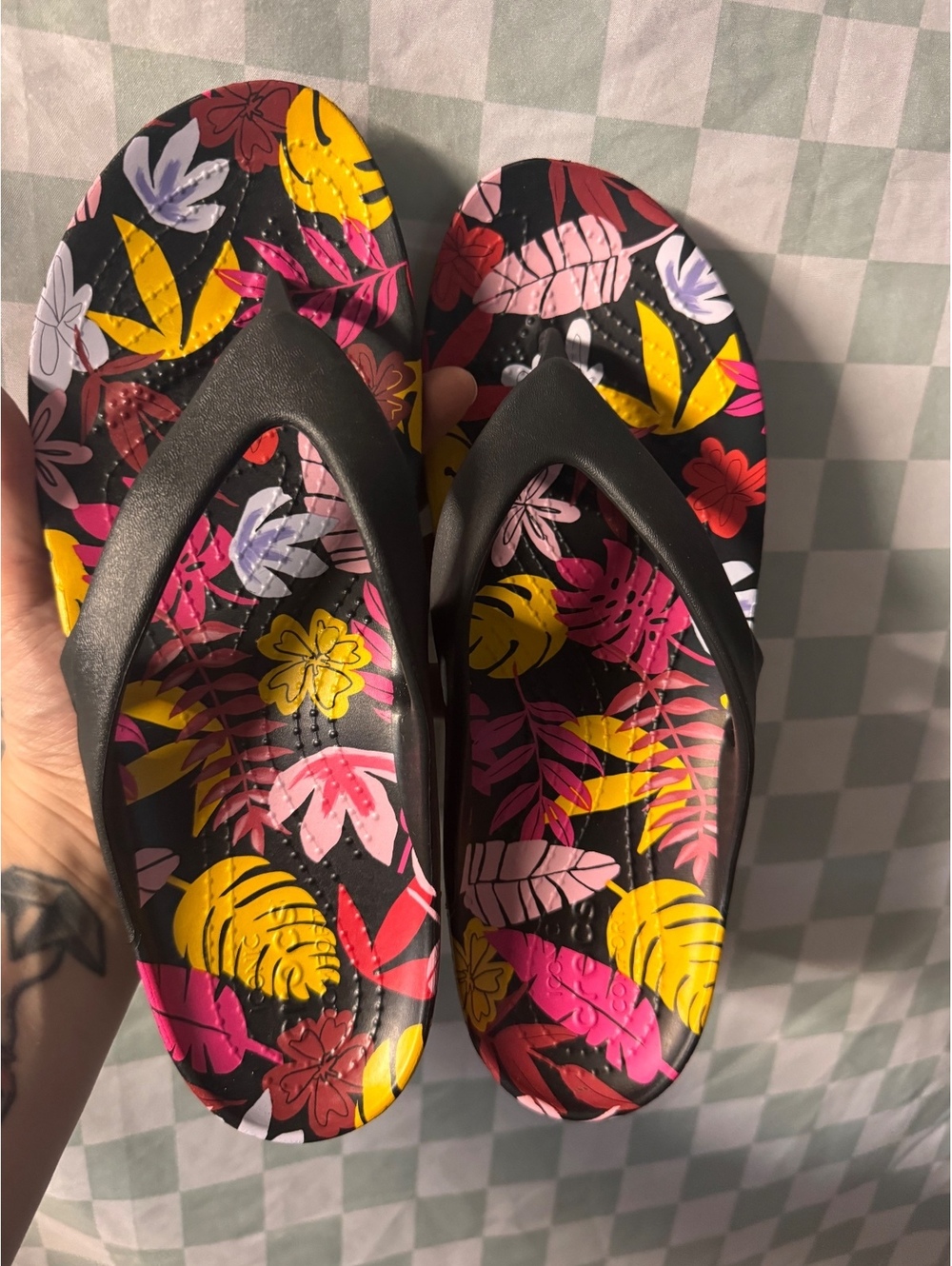Crocs Women's Size 10 Tropical Floral Flip Flop Sandals